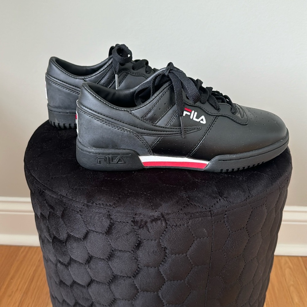 Men’s Fila Sneakers Size 5